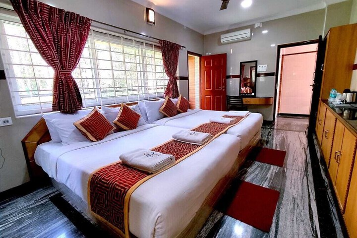 Room 33 of 50