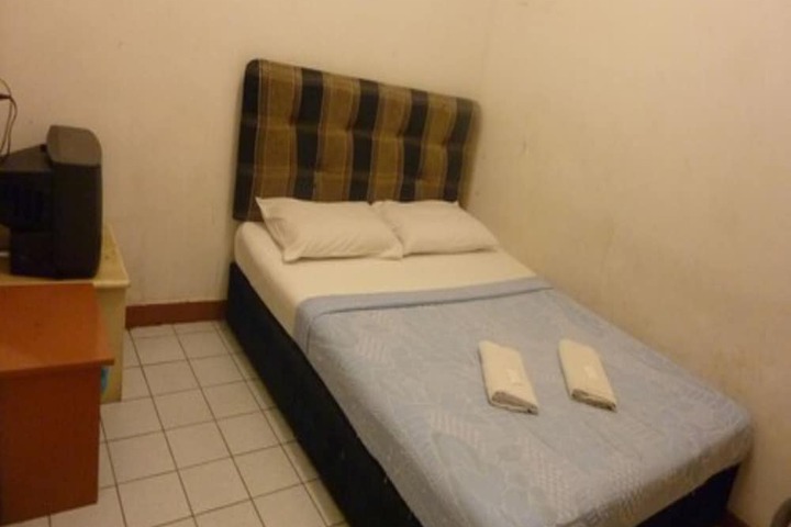 Room 9 of 30