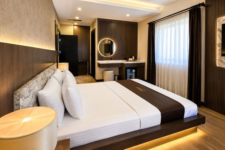 Room 33 of 76