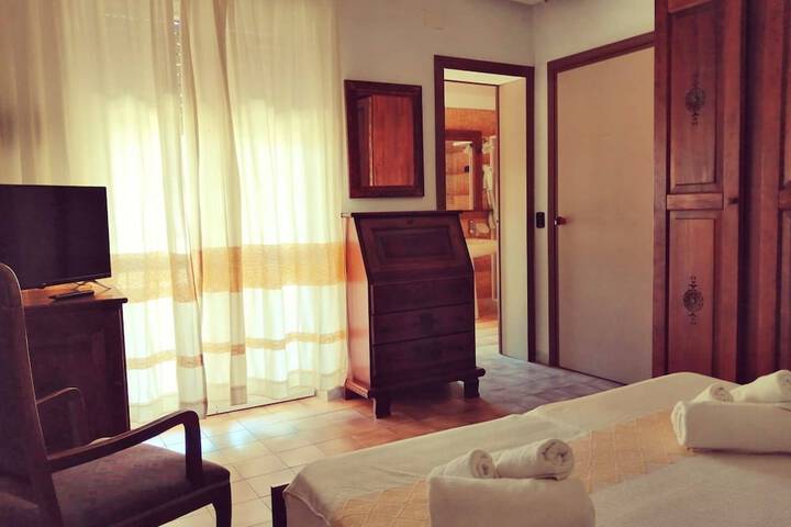 Room 4 of 27