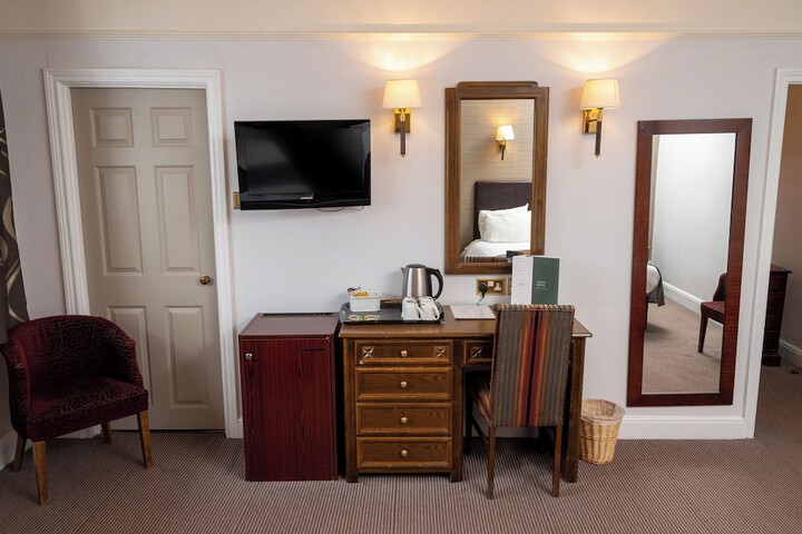 Room 4 of 48