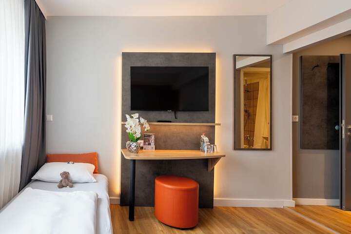 Room 26 of 61