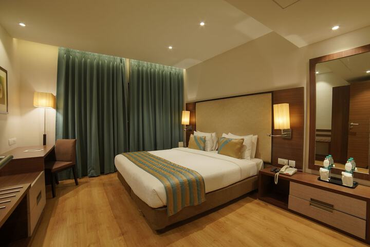 Room 8 of 18