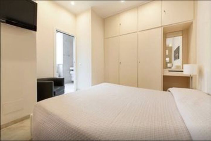 Room 9 of 28
