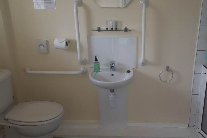 Room 4 of 11