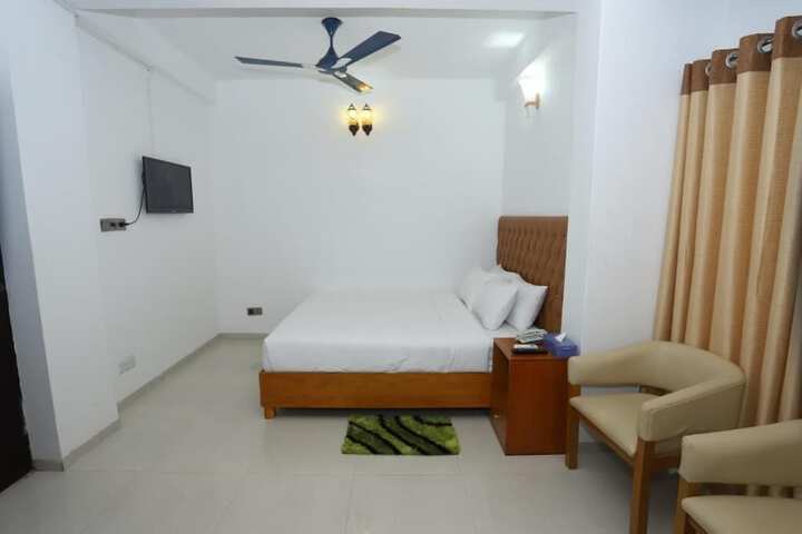 Room 4 of 31