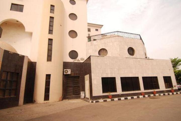 Alexis Hotel & Conference Centre