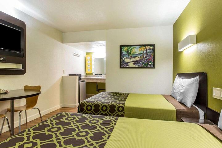 2 Double Beds (9 of 9)