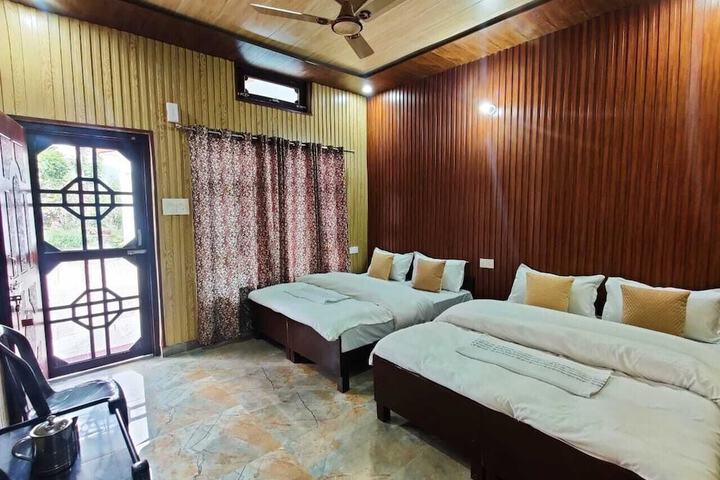 Room 10 of 20