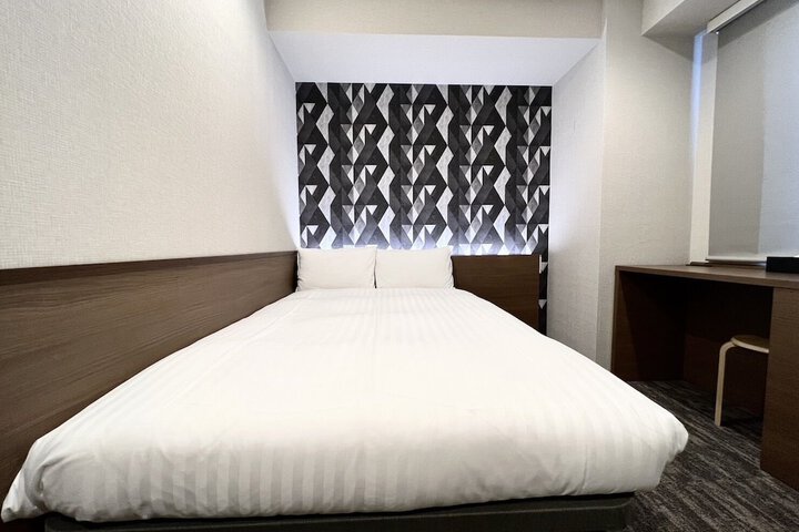 Room 7 of 25