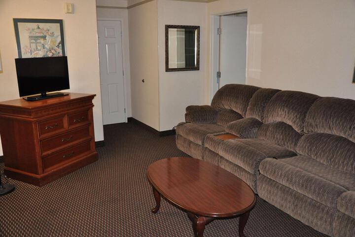 Suite 2 King Beds Microfridge Flatsc Sofa Bed High Speed Continental Breakfast (4 of 4)