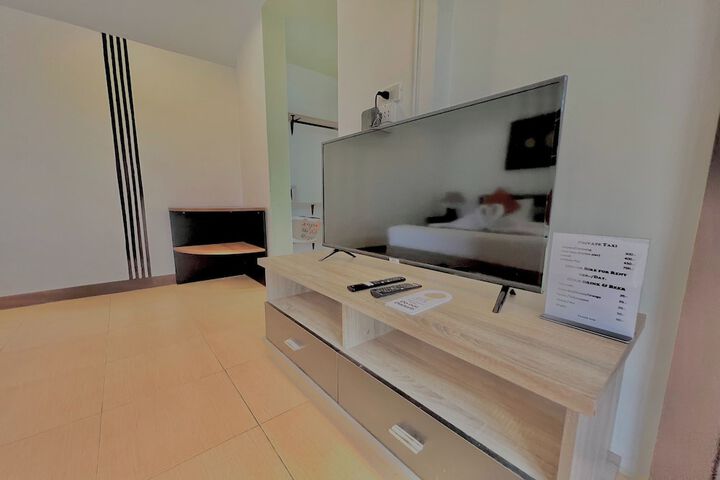 Room 4 of 72
