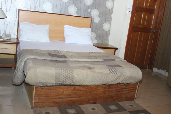 Room 5 of 27