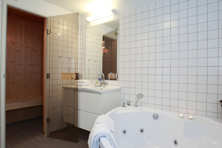 Room 43 of 76