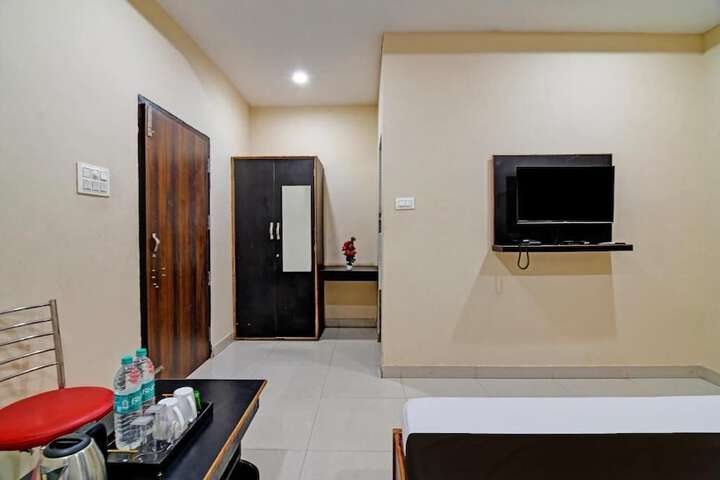 Room 13 of 28