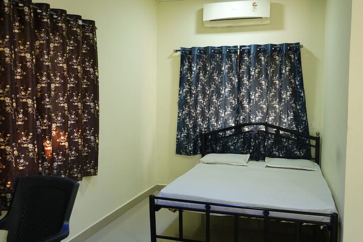 Room 4 of 17