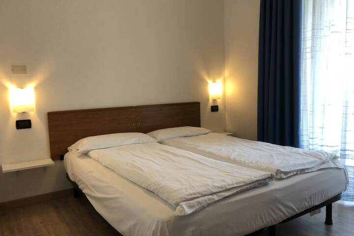 Room 8 of 33