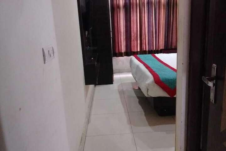 Room 12 of 84