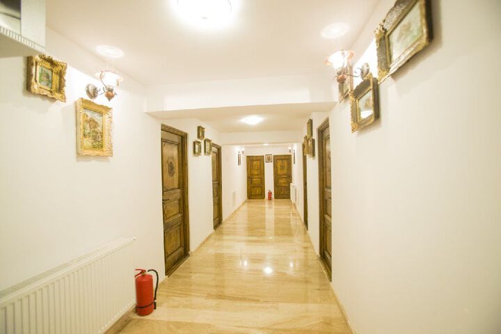 Ballroom/Hall 13 of 25
