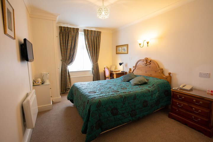 Room 30 of 48