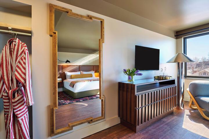 Room 8 of 25