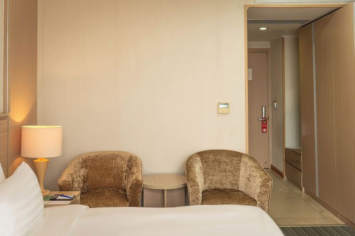 Room 28 of 184