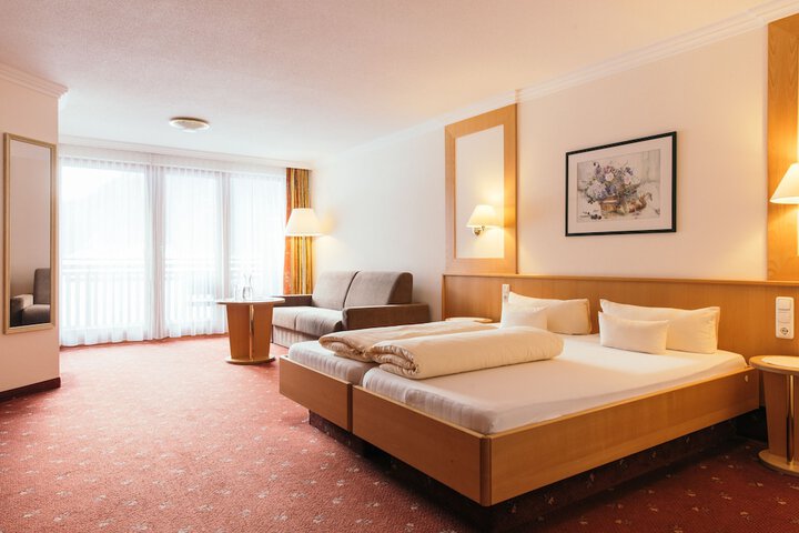 Room 6 of 75