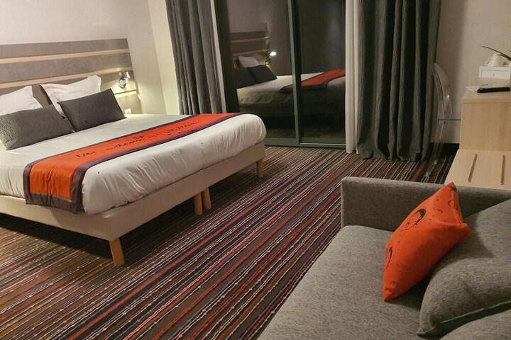 Room 7 of 37