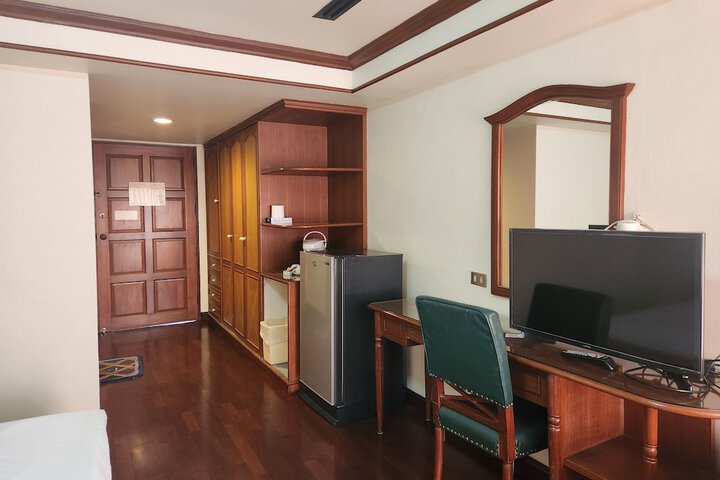 Room 52 of 195