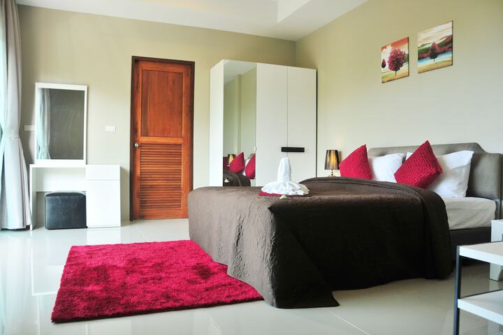 Room 6 of 92