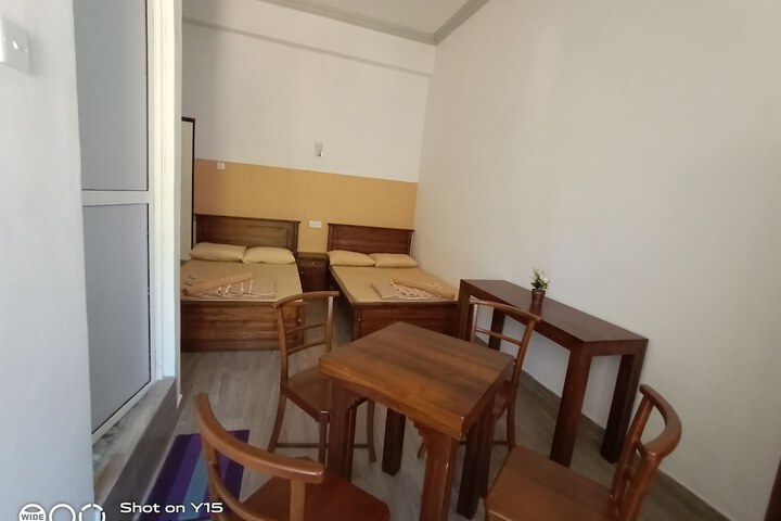 Room 7 of 9