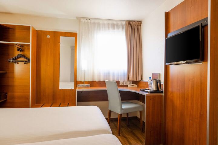 Room 9 of 51