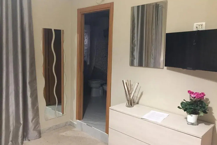 Room 4 of 13