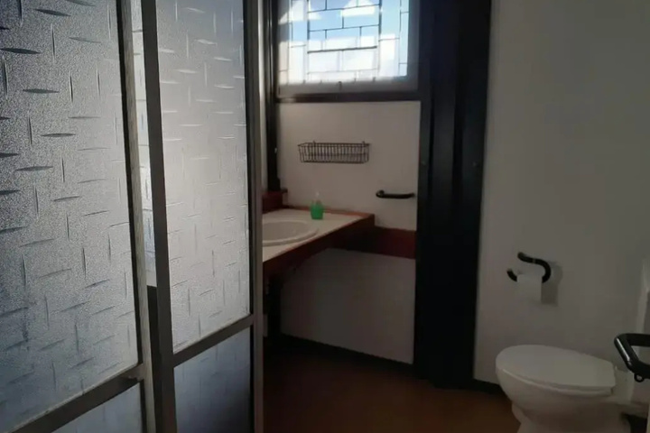 Room 8 of 16