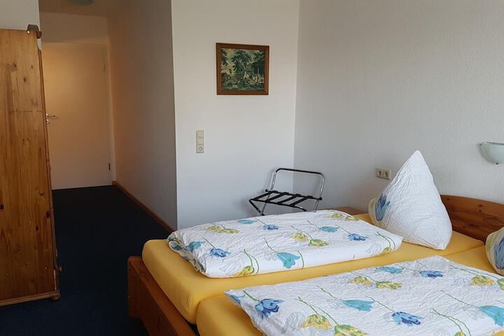 Room 11 of 39