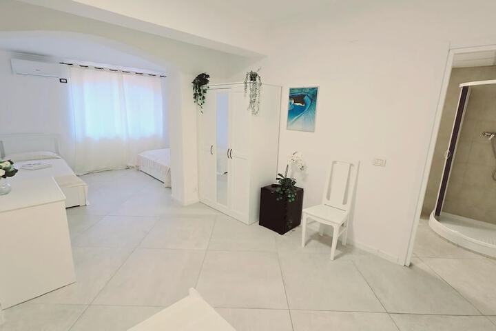 Room 4 of 16