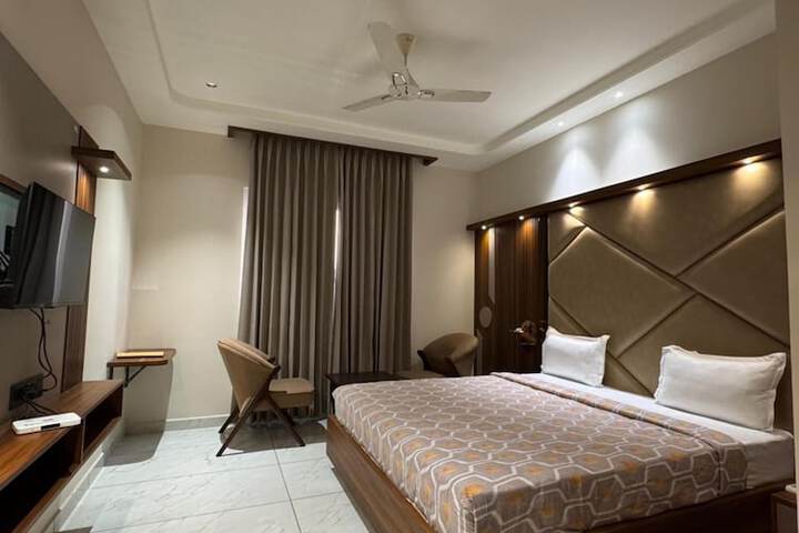 Room 11 of 22