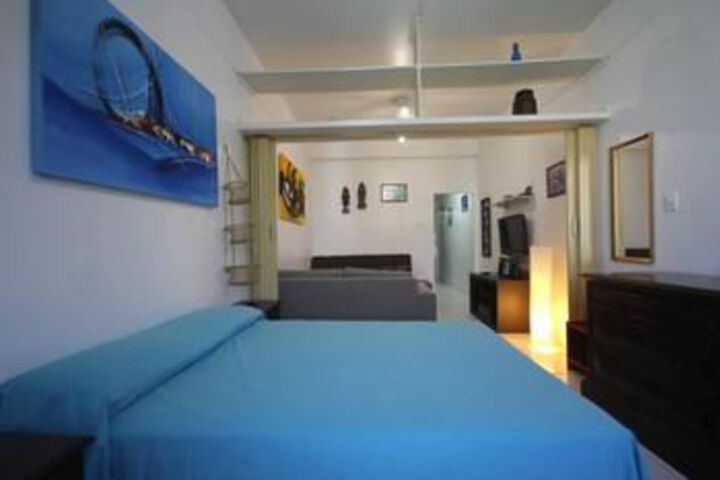 Room 9 of 27