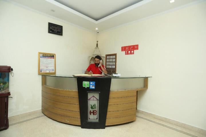 OYO Flagship Hotel Basera