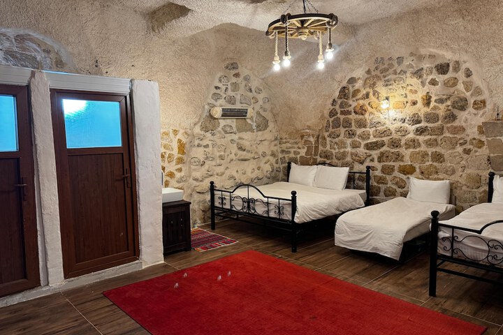 Room 9 of 29