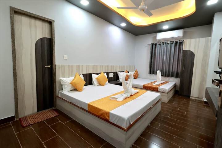 Room 9 of 25
