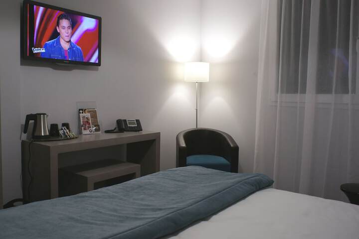 Room 8 of 32