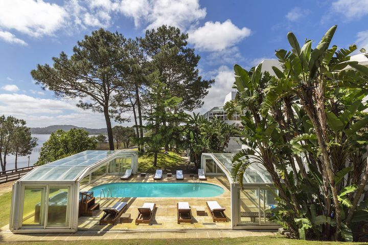 Hotel with Pool