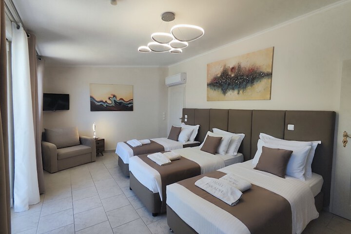Room 4 of 82