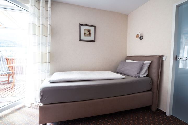Room 3 of 94