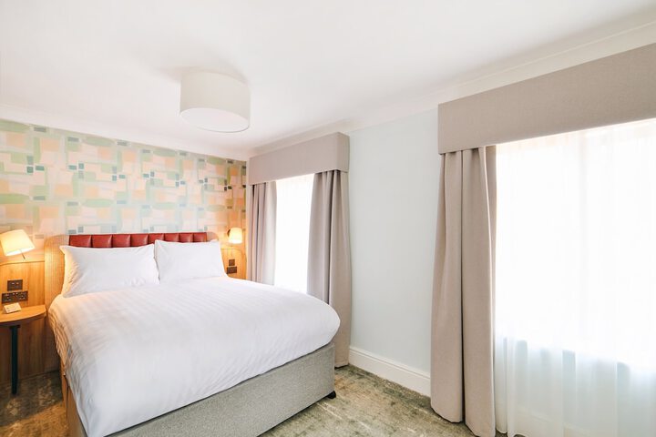 Room 35 of 144