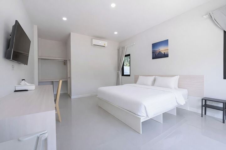 Room 10 of 34