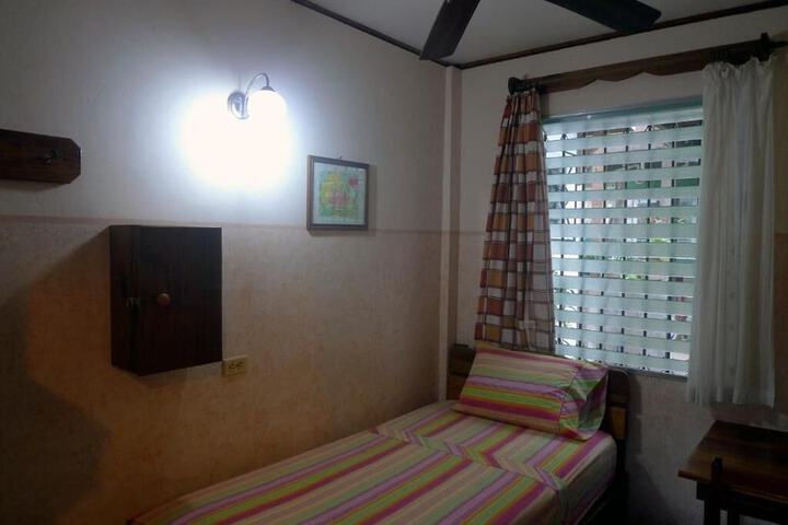 Room 2 of 10
