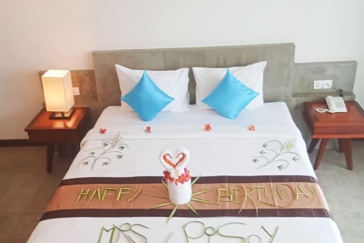 Room 3 of 32