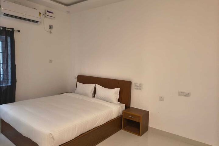 Room 12 of 21